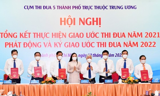 Nâng cao tỷ lệ khen thưởng đối với công nhân, nông dân, người lao động ảnh 6 Nâng cao tỷ lệ khen thưởng đối với công nhân, nông dân, người lao động ảnh 6