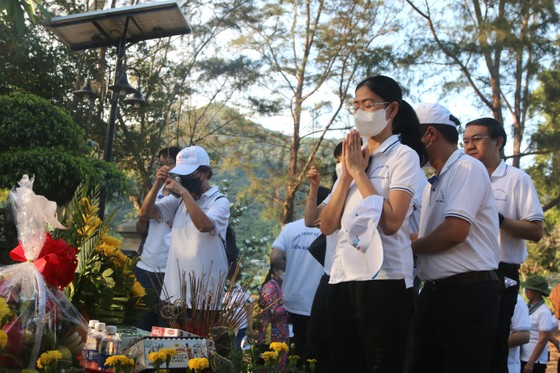 Đoàn đại biểu Quốc hội TPHCM về nguồn tại Côn Đảo ảnh 4 Đoàn đại biểu Quốc hội TPHCM về nguồn tại Côn Đảo ảnh 4