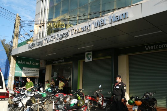 Truy bắt đối tượng dùng súng cướp ngân hàng ở Đồng Nai ảnh 1