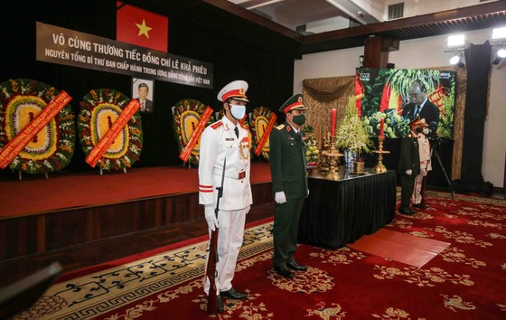 Tiễn đưa nguyên Tổng Bí thư Lê Khả Phiêu về nơi an nghỉ cuối cùng ảnh 5