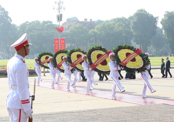 Lãnh đạo Đảng, Nhà nước vào Lăng viếng Chủ tịch Hồ Chí Minh nhân dịp 78 năm Quốc khánh ảnh 1