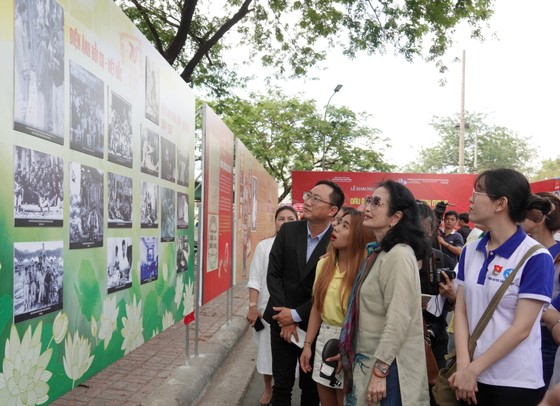 Khai mạc triển lãm “Dấu ấn 70 năm Điện ảnh cách mạng Việt Nam” ảnh 2