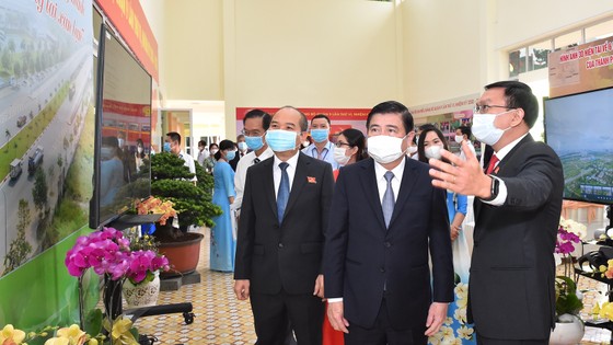 Huy động sức mạnh to lớn trong nhân dân để thực hiện thắng lợi mục tiêu của quận ảnh 2