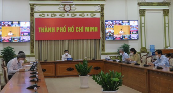 Chủ tịch UBND TPHCM Nguyễn Thành Phong: TP quyết tâm giữ vững mục tiêu phát triển kinh tế - xã hội ảnh 1