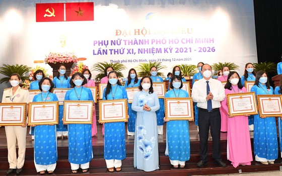Đồng chí Nguyễn Trần Phượng Trân tiếp tục làm Chủ tịch Hội LHPN TPHCM nhiệm kỳ 2021-2026 ảnh 3