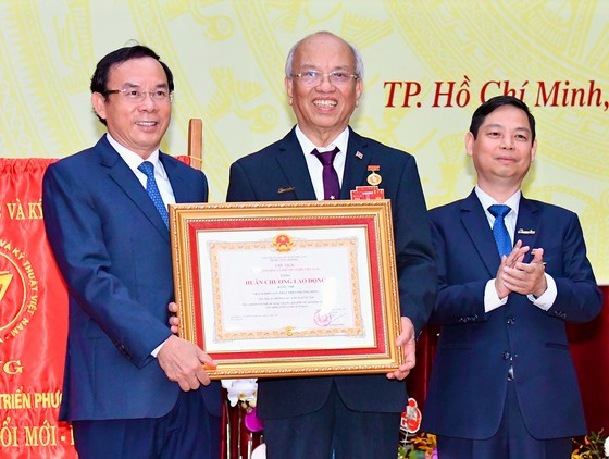 Bí thư Thành ủy TPHCM Nguyễn Văn Nên: Các thành viên Viện Nghiên cứu phát triển Phương Đông là những tấm gương tận tụy, tận tâm, tận hiến ảnh 1