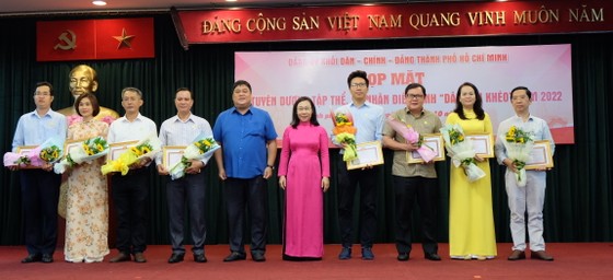 Đảng ủy Khối Dân - Chính - Đảng TPHCM tuyên dương 118 tập thể, cá nhân điển hình “Dân vận khéo” năm 2022 ảnh 4