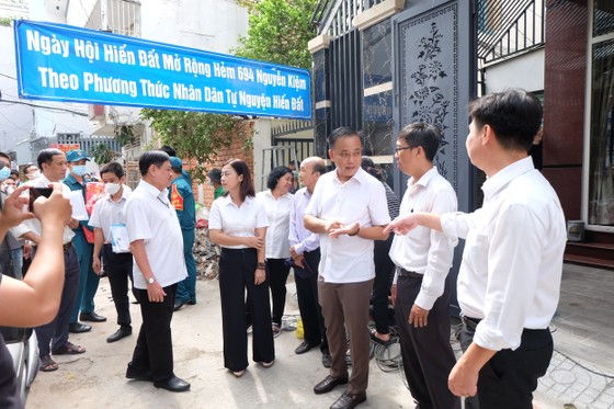 Người dân hẻm 694 đường Nguyễn Kiệm tình nguyện hiến thêm đất để mở rộng hẻm ảnh 4