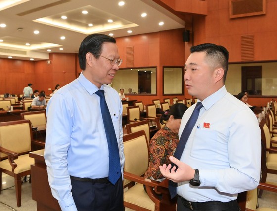 Chủ tịch UBND TPHCM Phan Văn Mãi: Đầy đủ cơ sở pháp lý và cần thiết ban hành Nghị quyết của HĐND TPHCM thực hiện Nghị quyết 98 ảnh 5