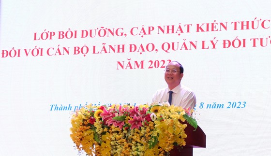 TPHCM: 900 cán bộ lãnh đạo, quản lý tham gia bồi dưỡng, cập nhật kiến thức ảnh 1