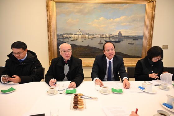 Đồng chí Nguyễn Hồ Hải phát biểu tại buổi làm việc với Thị trưởng Thủ đô Helsinki