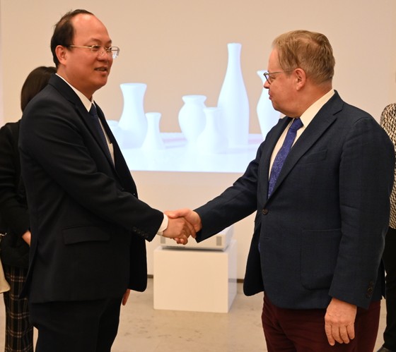 Ông Juhana Vartiainen, Thị trưởng Thủ đô Helsinki, Cộng hòa Phần Lan tiếp đón Phó Bí thư Thành ủy TPHCM Nguyễn Hồ Hải