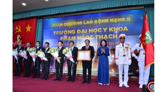 Trường Đại học Y khoa Phạm Ngọc Thạch đón nhận Huân chương Lao động hạng Nhì ảnh 1 Trường Đại học Y khoa Phạm Ngọc Thạch đón nhận Huân chương Lao động hạng Nhì ảnh 1