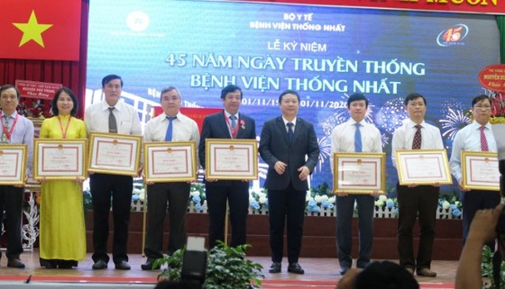 Bệnh viện Thống Nhất đón nhận nhiều danh hiệu cao quý ảnh 2