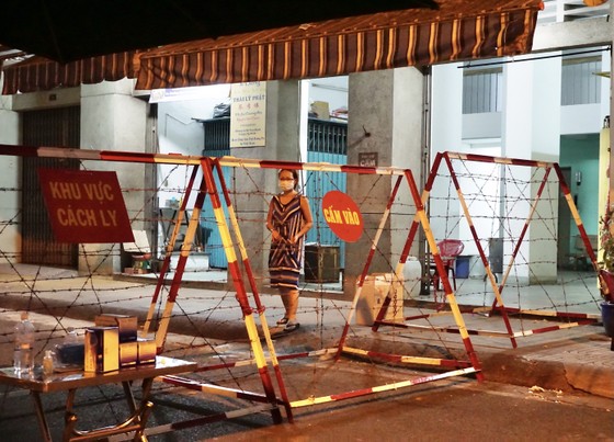 Phong tỏa chung cư Sư Vạn Hạnh (quận 5) vì có người nghi mắc Covid-19 ảnh 2 Phong tỏa chung cư Sư Vạn Hạnh (quận 5) vì có người nghi mắc Covid-19 ảnh 2