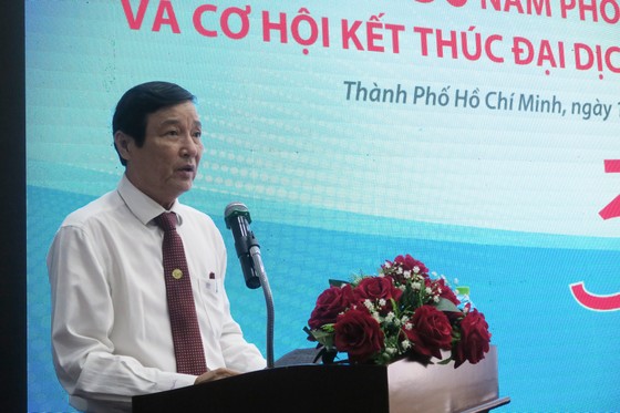 Bác sĩ Nguyễn Hữu Hưng, Phó Giám đốc Sở Y tế TPHCM phát biểu tại hội nghị