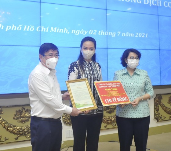 TPHCM tiếp nhận trang thiết bị y tế phòng chống dịch Covid-19 trị giá gần 250 tỷ đồng ảnh 2 TPHCM tiếp nhận trang thiết bị y tế phòng chống dịch Covid-19 trị giá gần 250 tỷ đồng ảnh 2