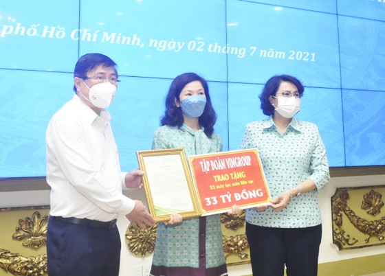 TPHCM tiếp nhận trang thiết bị y tế phòng chống dịch Covid-19 trị giá gần 250 tỷ đồng ảnh 3 TPHCM tiếp nhận trang thiết bị y tế phòng chống dịch Covid-19 trị giá gần 250 tỷ đồng ảnh 3