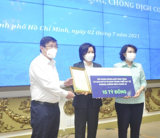 TPHCM tiếp nhận trang thiết bị y tế phòng chống dịch Covid-19 trị giá gần 250 tỷ đồng ảnh 4 TPHCM tiếp nhận trang thiết bị y tế phòng chống dịch Covid-19 trị giá gần 250 tỷ đồng ảnh 4