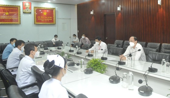 Phó Bí thư Thành ủy TPHCM Nguyễn Hồ Hải thăm, động viên y bác sĩ Bệnh viện Chợ Rẫy ảnh 1 Phó Bí thư Thành ủy TPHCM Nguyễn Hồ Hải thăm, động viên y bác sĩ Bệnh viện Chợ Rẫy ảnh 1