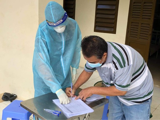 TPHCM: Hơn 93.000 bệnh nhân đã được xuất viện, 45.206 người cách ly tại nhà ảnh 1