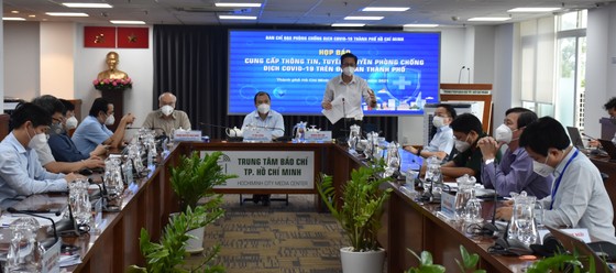 Phó Ban Chỉ đạo phòng chống dịch Covid-19 TPHCM Phạm Đức Hải thông tin tại buổi họp báo