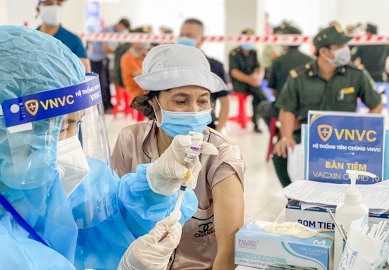 Tuần này, có thêm 3 lô vaccine Covid-19 số lượng lớn của AstraZeneca về Việt Nam ảnh 2