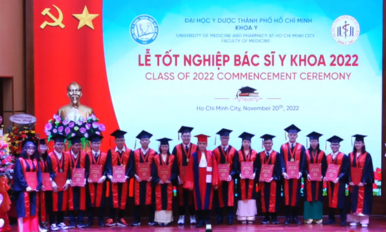 372 tân bác sĩ tốt nghiệp theo chương trình đổi mới chuẩn năng lực ảnh 2