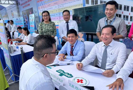 Bí thư Thành ủy TPHCM Nguyễn Văn Nên: Tạo cơ hội để bác sĩ trẻ được chọn lựa nơi làm việc ảnh 3