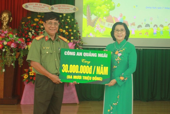 Khoảng 2 tỷ đồng hỗ trợ Trung tâm Nuôi dạy trẻ khuyết tật Võ Hồng Sơn ảnh 9