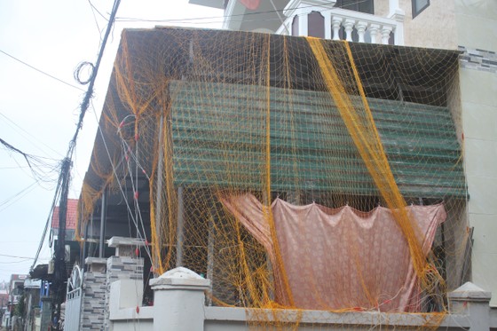 Giăng lưới, cột dây chằng chống nhà cửa ứng phó bão số 10 ảnh 3