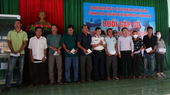 Tuyên truyền, vận động chống khai thác bất hợp pháp cho ngư dân Quảng Ngãi ảnh 2