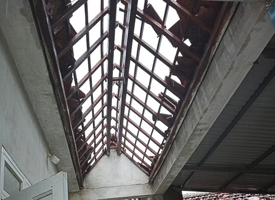 Lốc xoáy tốc mái 17 nhà dân ở Quảng Ngãi, 1 người bị thương ảnh 5