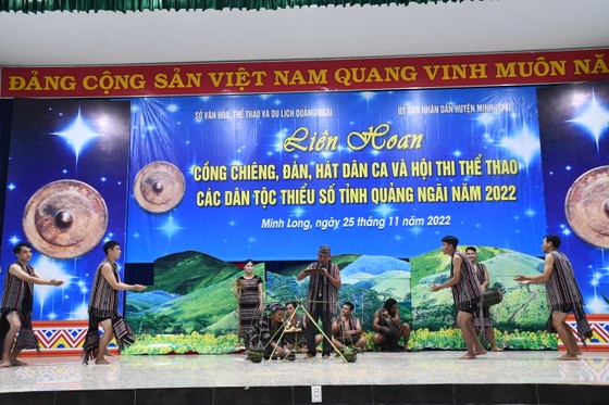 Hơn 300 nghệ nhân, diễn viên tham gia Liên hoan cồng chiêng, đàn hát dân ca tỉnh Quảng Ngãi ảnh 2