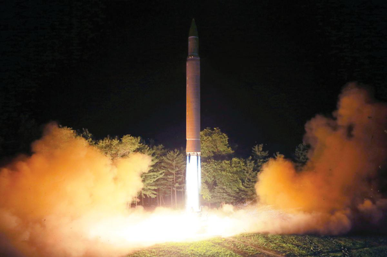 Triều Tiên công bố hình ảnh phóng thử ICBM ảnh 2