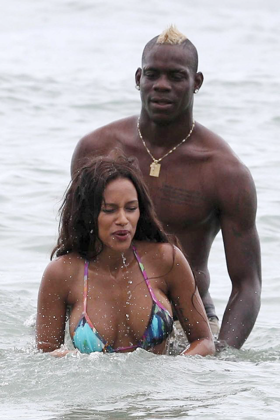Tình cũ Balotelli có tình mới ảnh 1