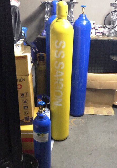 Bình shisha, khí cười không rõ nguồn gốc tại quán cà phê ảnh 1
