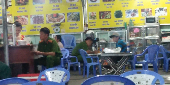 2 kẻ lạ mặt đâm tử vong nhân viên quán ốc ảnh 3