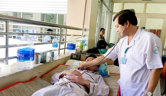 Sốt xuất huyết gia tăng ở người lớn ảnh 1