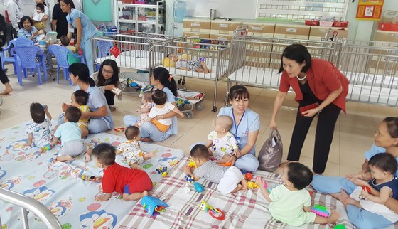 Có nên nuôi dưỡng trẻ em trong các trung tâm xã hội? ảnh 1