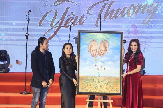 Ấm áp đêm nhạc Giáng sinh NHG “Quà tặng yêu thương” ảnh 5