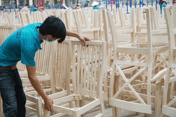 Sản xuất ghế gỗ xuất khẩu tại Công ty Minh Phát