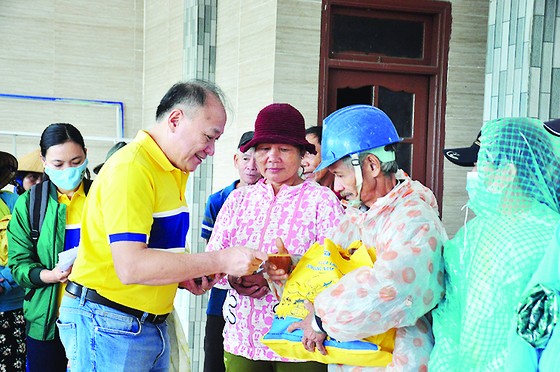 Bia Larue hỗ trợ 800 gia đình ở Quảng Nam