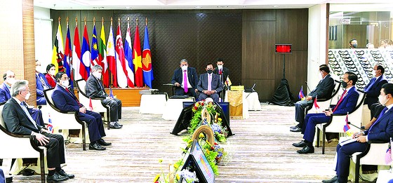 Hội nghị các nhà lãnh đạo ASEAN: Bàn giải pháp vượt qua giai đoạn khó khăn ảnh 1 Hội nghị các nhà lãnh đạo ASEAN: Bàn giải pháp vượt qua giai đoạn khó khăn ảnh 1