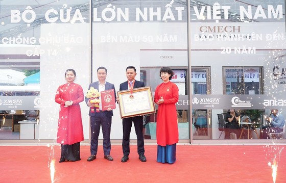 Trao Bằng xác lập kỷ lục
