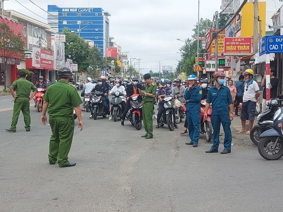 Cần Thơ: Cháy nổ ngay trụ điện ảnh 4
