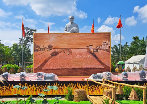 Bức tranh lớn nhất Việt Nam được làm từ gạo ST