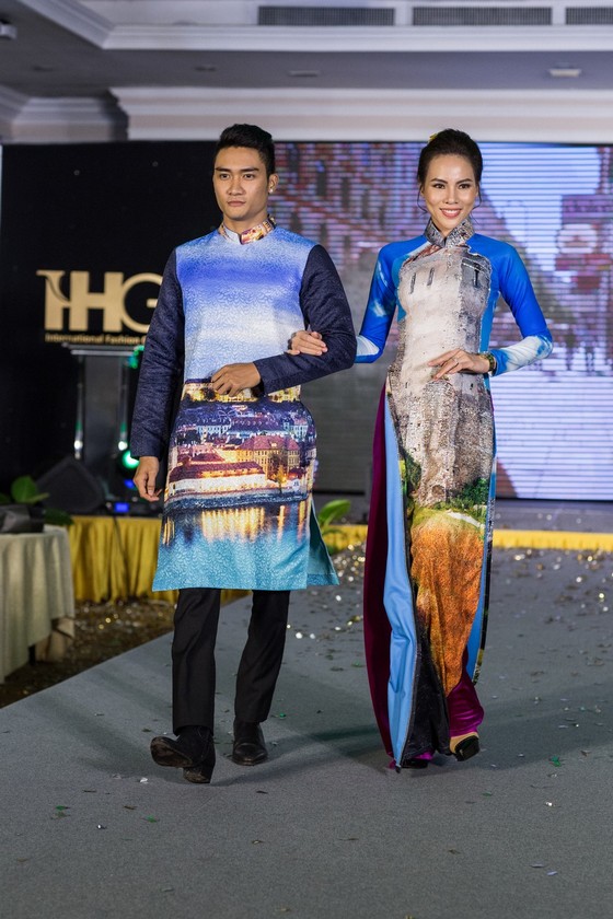 Hoa hậu Áo trình diễn trang phục dân tộc tại Việt Nam ảnh 10