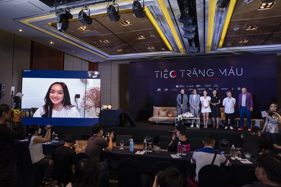 Đàm Vĩnh Hưng bất ngờ tham gia phim “Tiệc trăng máu“ ảnh 1 Đàm Vĩnh Hưng bất ngờ tham gia phim “Tiệc trăng máu“ ảnh 1