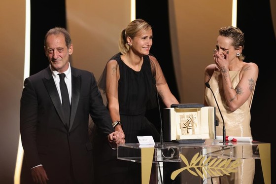 LHP Cannes 2021: Chiến thắng gây “sốc“ ảnh 2